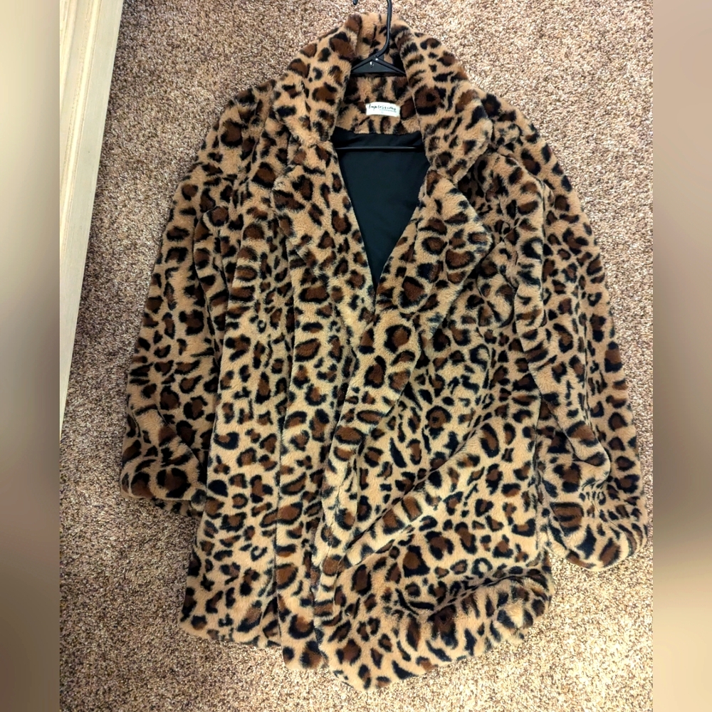 Women's Super Soft Leopard Coat size Large
